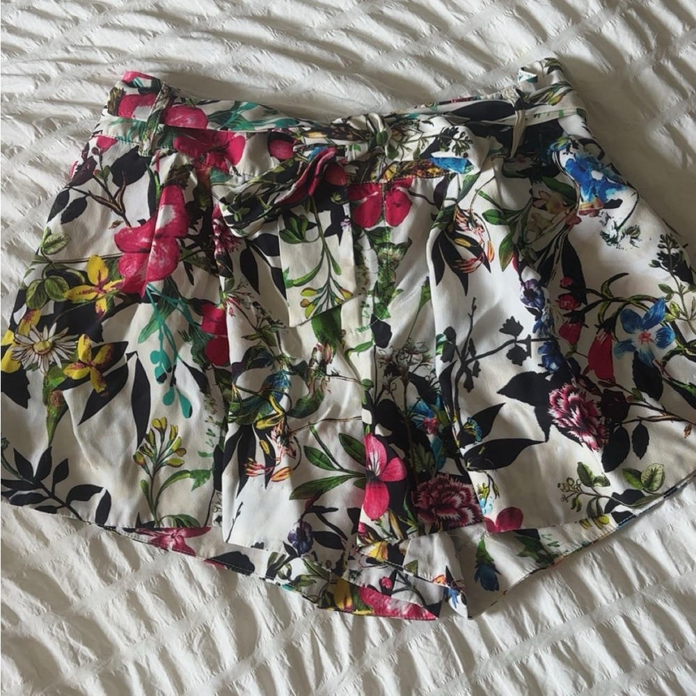 Parker floral shorts with removable belt Size 2
